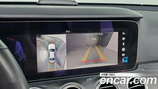 Mercedes-Benz E-Class 2023 — Photo 17/20