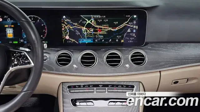 Mercedes-Benz E-Class 2023 — Photo 19/20