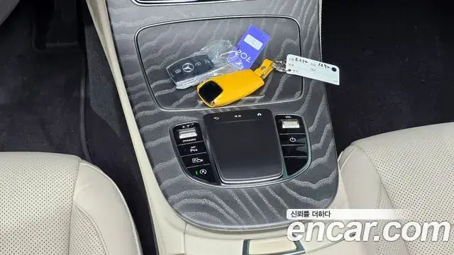 Mercedes-Benz E-Class 2023 — Photo 20/20