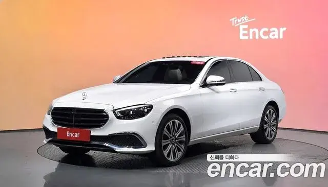 Mercedes-Benz E-Class 2023 — Photo 1/20