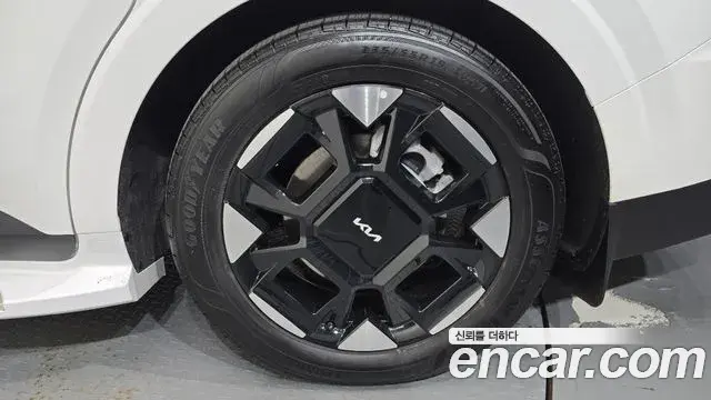 Kia Carnival 2024 — Şəkil 33/36