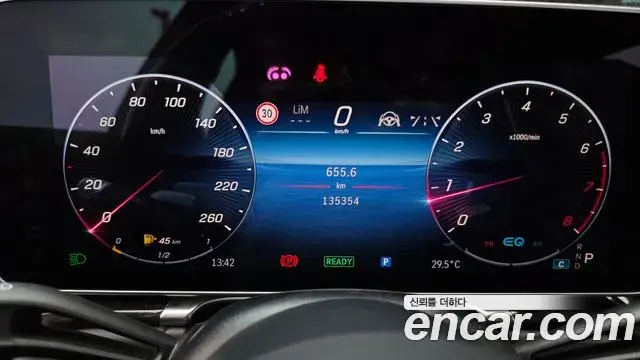 Mercedes-Benz S-Class 2021 — Photo 24/36