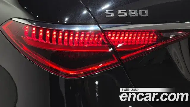 Mercedes-Benz S-Class 2021 — Photo 18/36