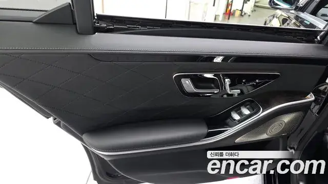 Mercedes-Benz S-Class 2021 — Photo 4/36