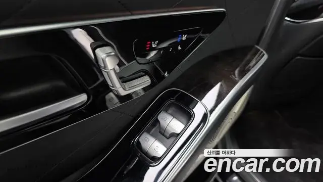 Mercedes-Benz S-Class 2021 — Photo 16/36