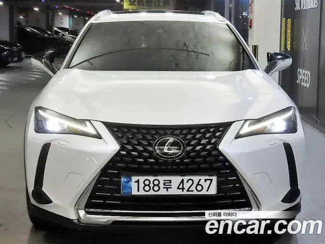 Lexus UX250h 2023 — ფოტო 1/3
