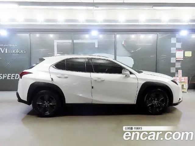Lexus UX250h 2023 — ფოტო 3/3