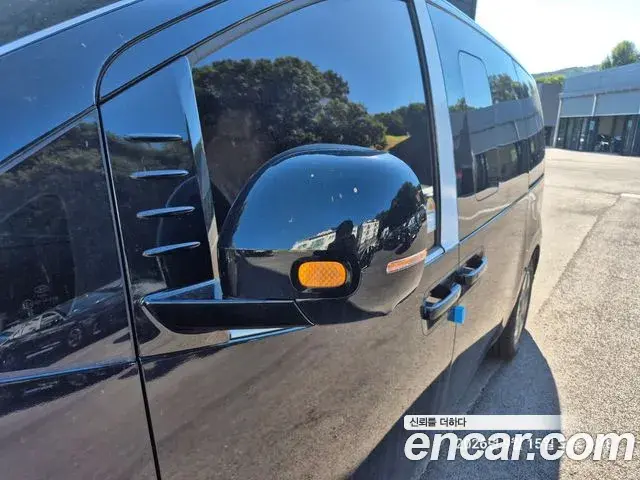Hyundai Staria 2025 — Фото 17/18