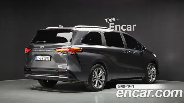 Toyota Sienna 2025 — Şəkil 1/39