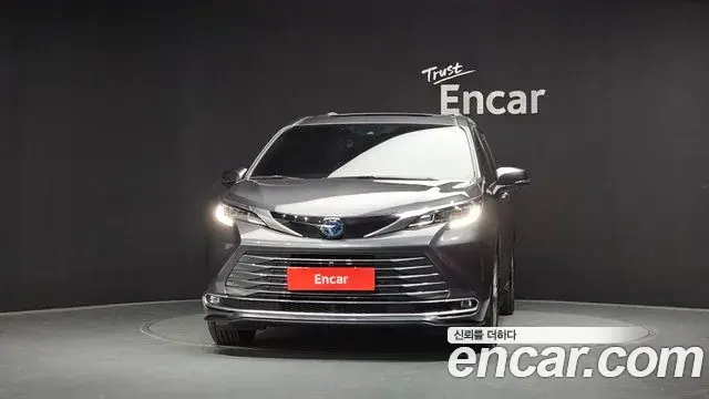 Toyota Sienna 2025 — Şəkil 12/39