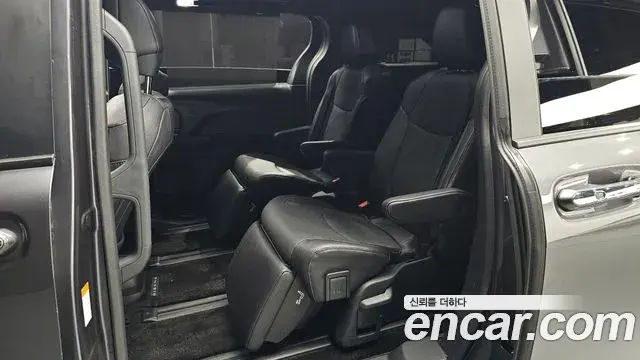 Toyota Sienna 2025 — Şəkil 21/39