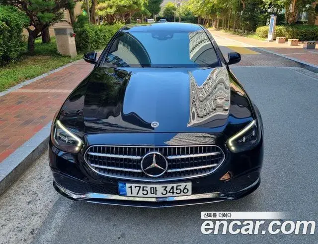 Mercedes-Benz E-Class 2021 — Фото 10/12