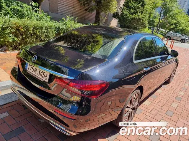 Mercedes-Benz E-Class 2021 — Фото 1/12