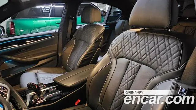BMW 5 Series 2023 — Photo 9/20