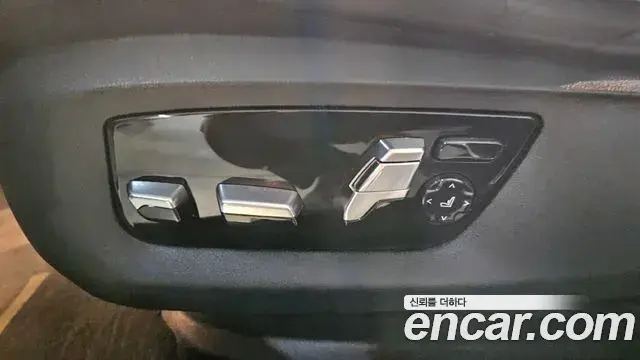 BMW 5 Series 2023 — Photo 17/20
