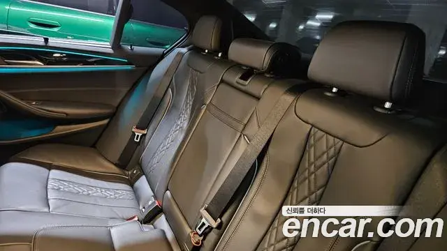 BMW 5 Series 2023 — Photo 18/20