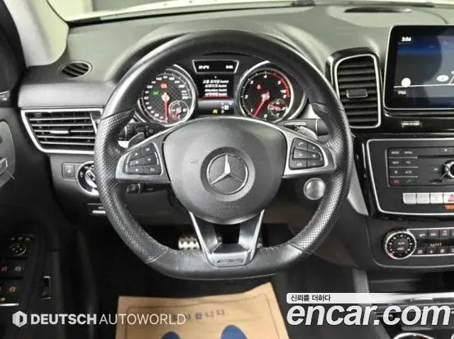 Mercedes-Benz GLE-Class 2018 — Фото 17/20