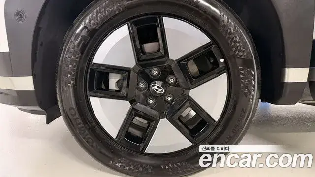Hyundai Santa Fe 2025 — Фото 4/18