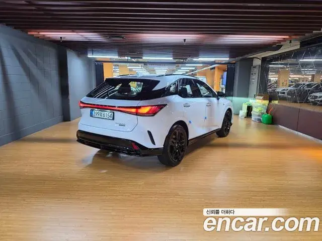 Lexus RX500h 2025 — Şəkil 10/18