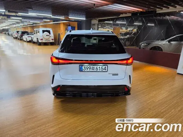 Lexus RX500h 2025 — Şəkil 8/18