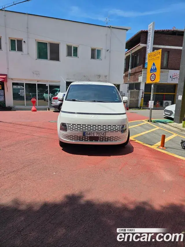 Hyundai Staria 2024 — Фото 2/14