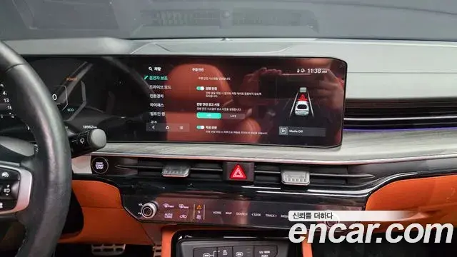 Kia K5 2023 — ფოტო 32/34