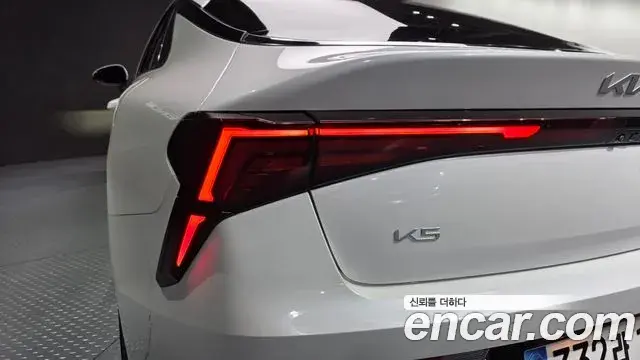 Kia K5 2023 — ფოტო 31/34
