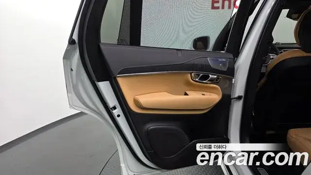 Volvo XC90 2023 — ფოტო 13/34
