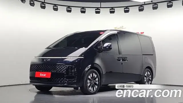 Hyundai Staria 2023 — Photo 1/20