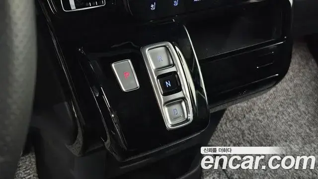 Hyundai Staria 2023 — Photo 9/20