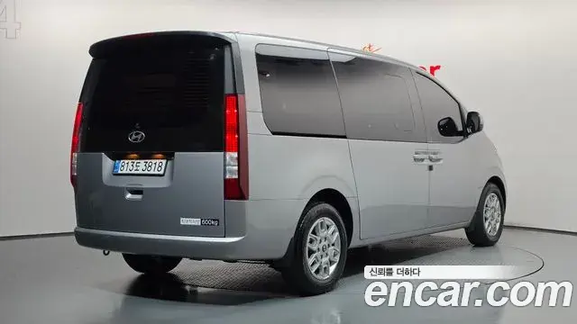 Hyundai Staria 2024 — Фото 2/20