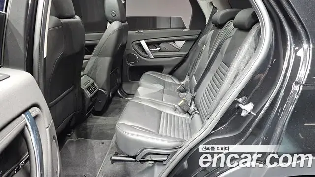 Land Rover Discovery Sport 2021 — Фото 12/20