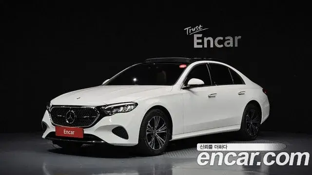 Mercedes-Benz E-Class 2025 — Photo 20/20