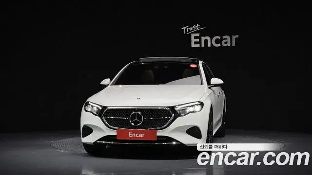 Mercedes-Benz E-Class 2025 — Photo 2/20