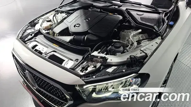 Mercedes-Benz E-Class 2025 — Photo 5/20