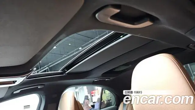 Mercedes-Benz E-Class 2025 — Photo 18/20