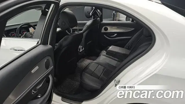 Mercedes-Benz E-Class 2018 — Фото 12/20