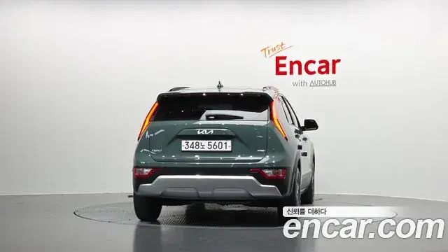 Kia Niro 2023 — Фото 4/20