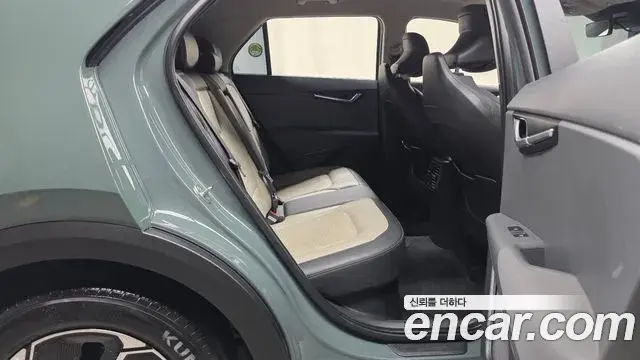 Kia Niro 2023 — Фото 11/20