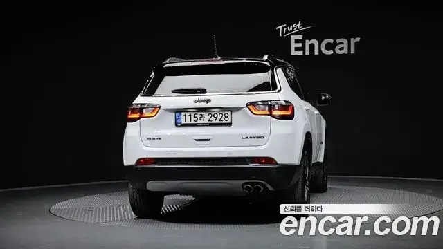 Jeep Compass 2022 — Photo 18/32