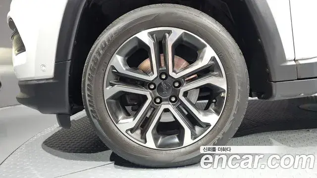 Jeep Compass 2022 — Photo 26/32