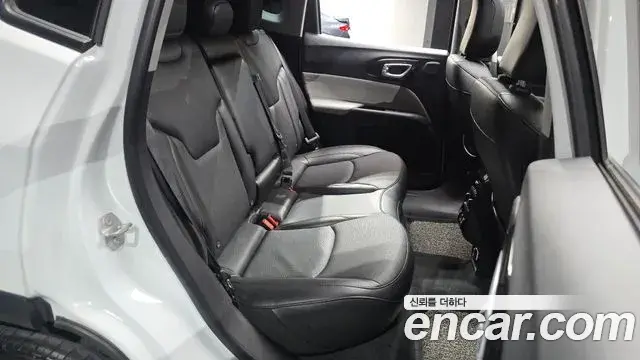 Jeep Compass 2022 — Photo 17/32