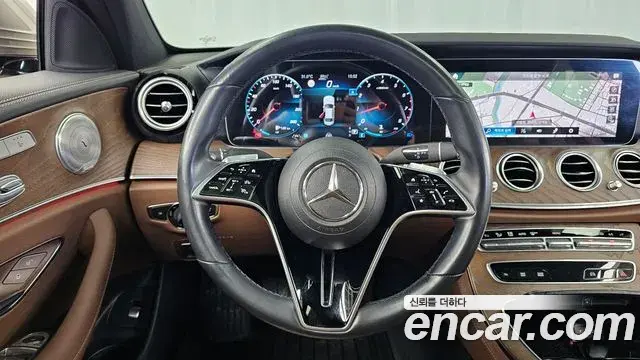 Mercedes-Benz E-Class 2021 — Фото 13/20