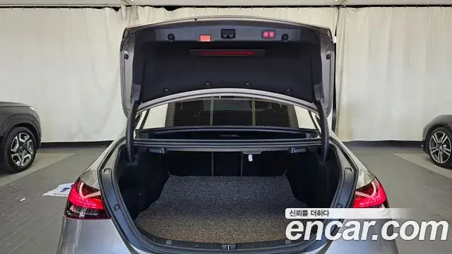 Mercedes-Benz E-Class 2021 — Фото 18/20