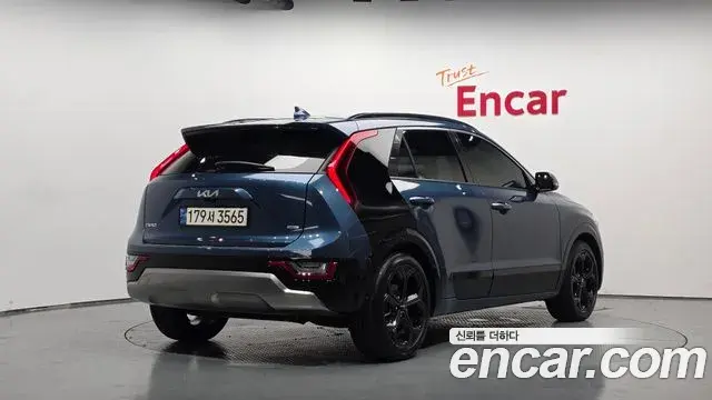 Kia Niro 2022 — Фото 2/20