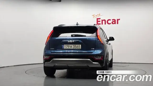 Kia Niro 2022 — Фото 4/20