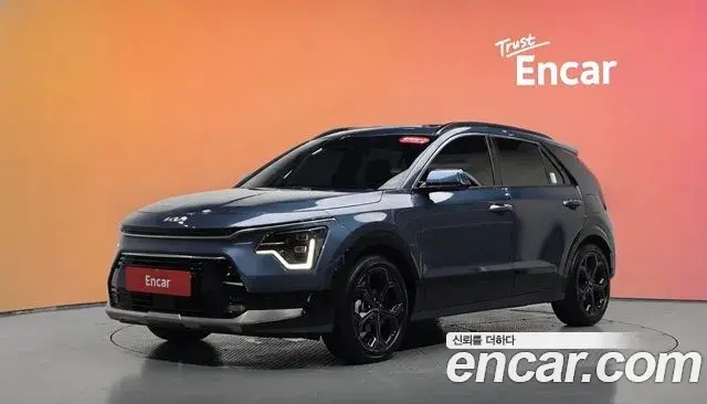 Kia Niro 2022 — Фото 1/20