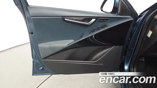 Kia Niro 2022 — ფოტო 21/31