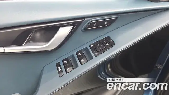Kia Niro 2022 — ფოტო 8/31