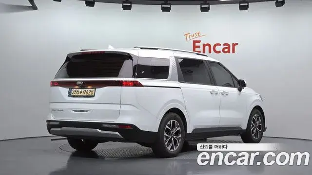Kia Carnival 2021 — Photo 2/20